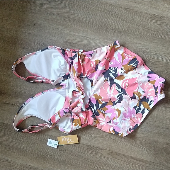☀️NWT High Coverage One Piece Pink Floral Swimsuit - Medium - Picture 2 of 11